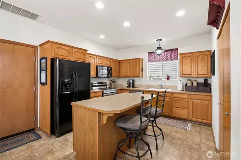 Kitchen - 206 Lane Blvd NW, Orting, WA 98360 photo 1 of 3