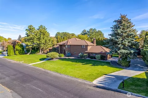 810 D St SW, Ephrata, WA 98823