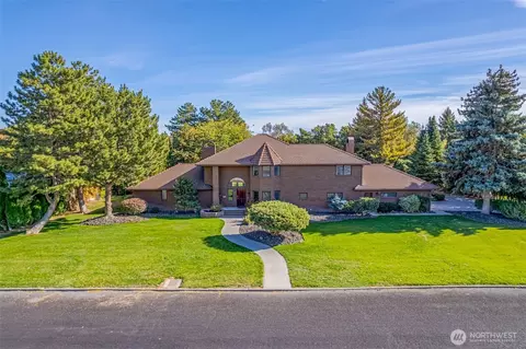 810 D St SW, Ephrata, WA 98823
