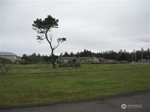 1049 Discovery Ave SE, Ocean Shores, WA 98569