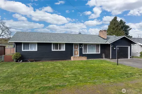 912 9th St NW, Puyallup, WA 98371