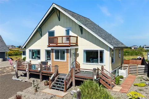 1459 E Ocean Shores Blvd SW, Ocean Shores, WA 98569