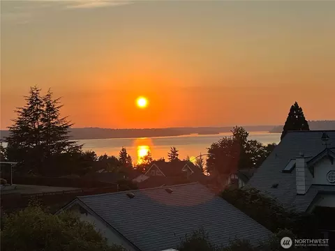 1607 Nisqually St, Steilacoom, WA 98388