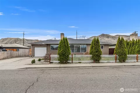 709 Schons Pl, Wenatchee, WA 98801