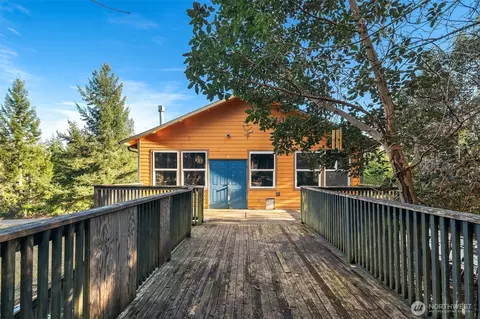 23611 W Ludvick Lake Dr, Seabeck, WA 98380
