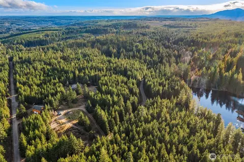 13611 W Ludvick Lake Dr, Seabeck, WA 98380