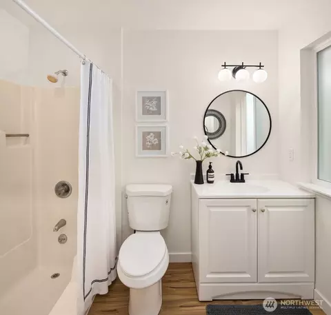 Bath - 18003 108th Ave NE #B2, Bothell, WA 98011 photo 1 of 2