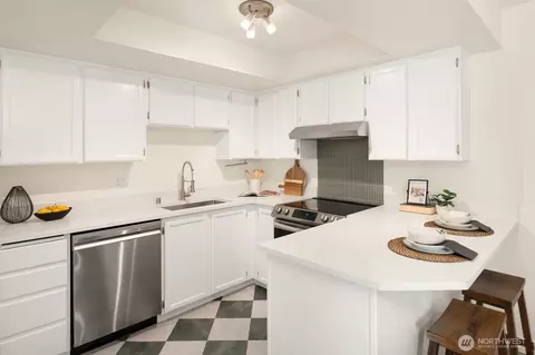 Kitchen - 18003 108th Ave NE #B2, Bothell, WA 98011 photo 3 of 3