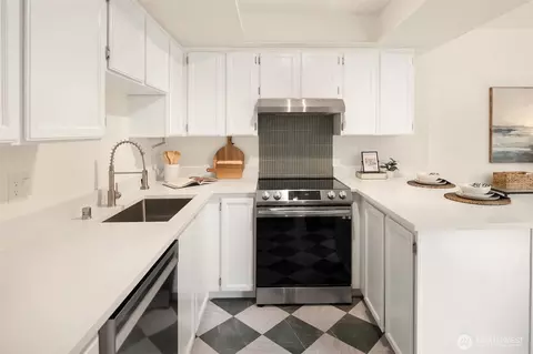 Kitchen - 18003 108th Ave NE #B2, Bothell, WA 98011 photo 2 of 3