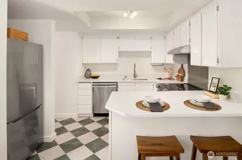 Kitchen - 18003 108th Ave NE #B2, Bothell, WA 98011 photo 1 of 3