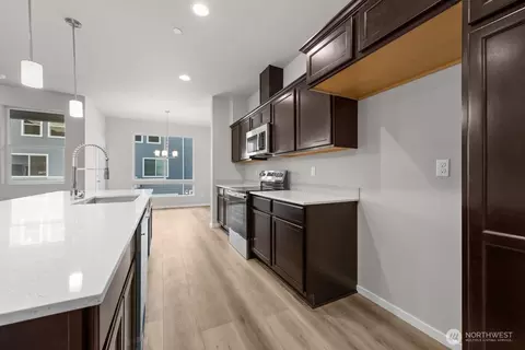 Kitchen - 7027 Rainier Dr #H, Everett, WA 98203 photo 1 of 4