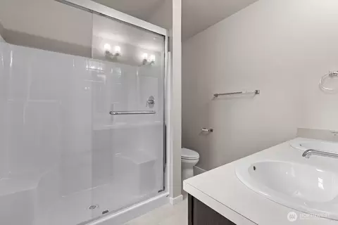 Bath - 7027 Rainier Dr #H, Everett, WA 98203 photo 1 of 2