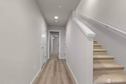 Entry Way - 7027 Rainier Dr #H, Everett, WA 98203 photo 1 of 2