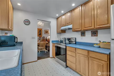 Kitchen - 7316 Eustis Hunt Rd, Spanaway, WA 98387 photo 3 of 4