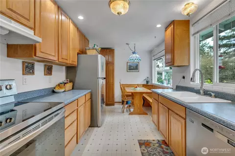 Kitchen - 7316 Eustis Hunt Rd, Spanaway, WA 98387 photo 2 of 4