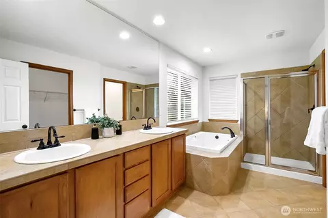 Bath - 15314 Sunset Rd, Bothell, WA 98012 photo 2 of 3