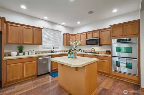 Kitchen - 15314 Sunset Rd, Bothell, WA 98012 photo 2 of 3