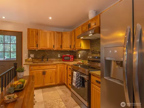 Kitchen - 5440 E Grapeview Loop Rd, Allyn, WA 98524 photo 1 of 2