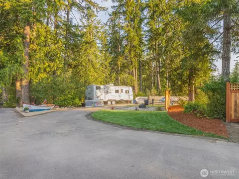 Exterior - 5440 E Grapeview Loop Rd, Allyn, WA 98524 photo 4 of 12