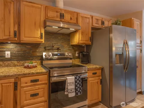 Kitchen - 5440 E Grapeview Loop Rd, Allyn, WA 98524 photo 2 of 2
