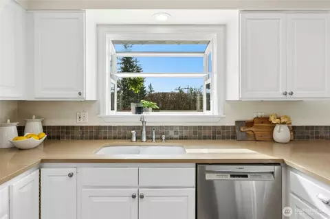 Kitchen - 10535 NE 196th St, Bothell, WA 98011 photo 2 of 3