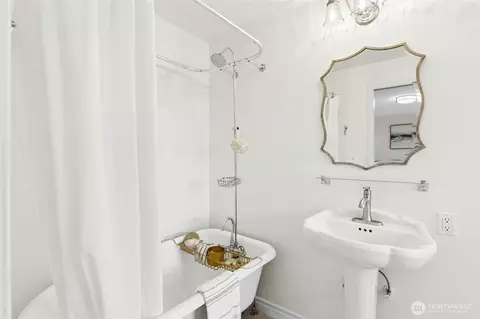 Bath - 10535 NE 196th St, Bothell, WA 98011 photo 1 of 3