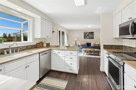 Kitchen - 10535 NE 196th St, Bothell, WA 98011 photo 3 of 3