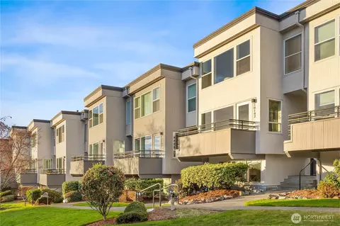 10142 NE 63rd St, Kirkland, WA 98033