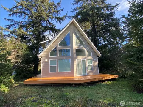 169 Octopus Ave NE, Ocean Shores, WA 98569