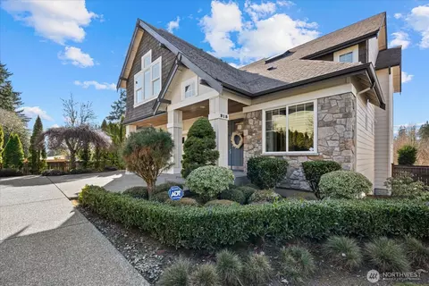 215 Ilwaco Pl SE, Renton, WA 98059