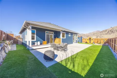 444 Hilltop Pl, Chelan, WA 98816