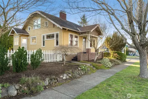 1730 Hillcrest Ave, Enumclaw, WA 98022