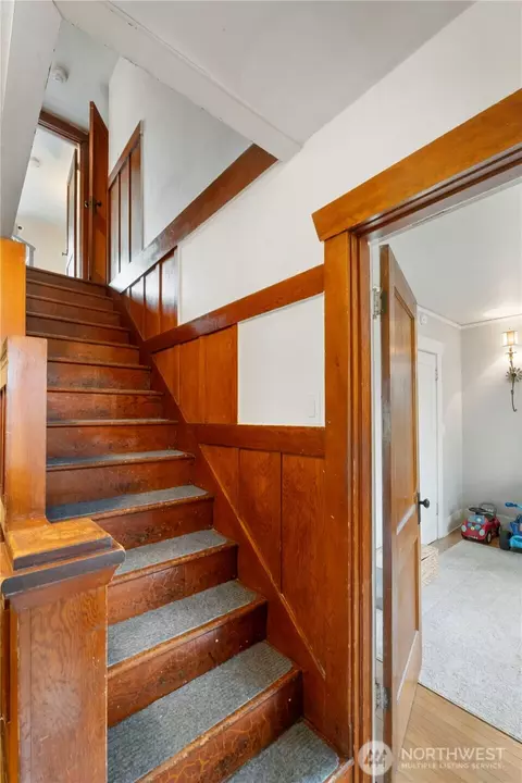 Entry Way - 1730 Hillcrest Ave, Enumclaw, WA 98022 photo 1 of 2