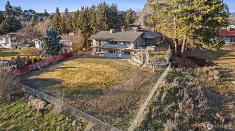 514 N Ash St, Omak, WA 98841