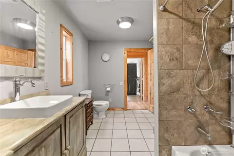 Bath - 56 Ruby Two Moons Rd, Tonasket, WA 98855 photo 3 of 3