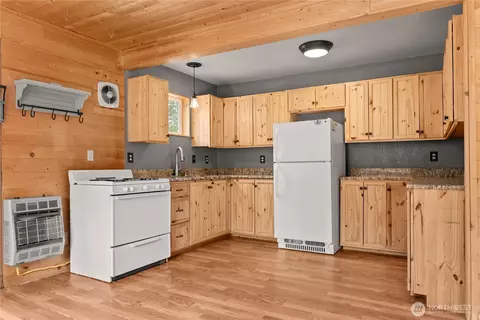 Kitchen - 56 Ruby Two Moons Rd, Tonasket, WA 98855 photo 1 of 2