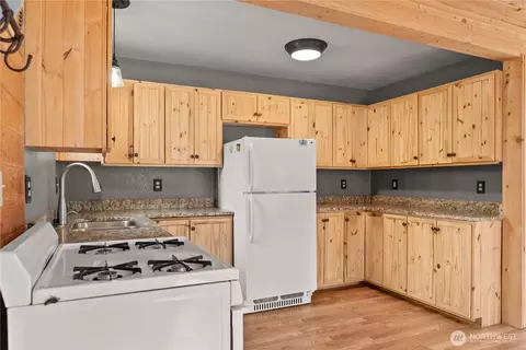 Kitchen - 56 Ruby Two Moons Rd, Tonasket, WA 98855 photo 2 of 2