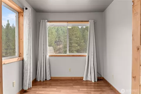 Bedroom - 56 Ruby Two Moons Rd, Tonasket, WA 98855 photo 4 of 7