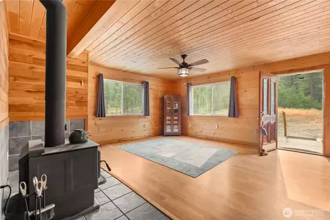 Living - 56 Ruby Two Moons Rd, Tonasket, WA 98855 photo 3 of 7