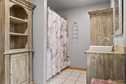 Bath - 56 Ruby Two Moons Rd, Tonasket, WA 98855 photo 2 of 3