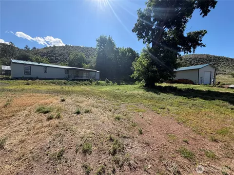 87 Canyon Creek Rd, Oroville, WA 98844