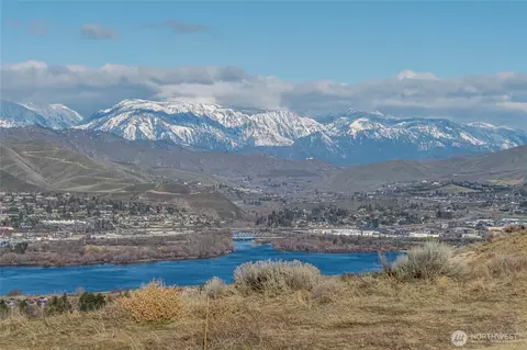 621 Upper Daniels Dr, East Wenatchee, WA 98802
