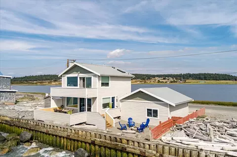 2507 W Beach Rd, Oak Harbor, WA 98277