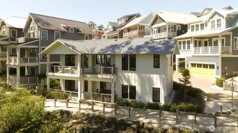 46 Seaside Ln, Pacific Beach, WA 98571