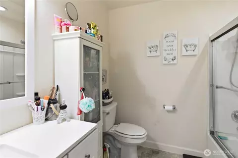 Bath - 421 Mcadams Rd E, Longview, WA 98632 photo 1 of 3