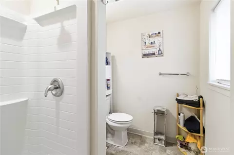 Bath - 421 Mcadams Rd E, Longview, WA 98632 photo 2 of 3