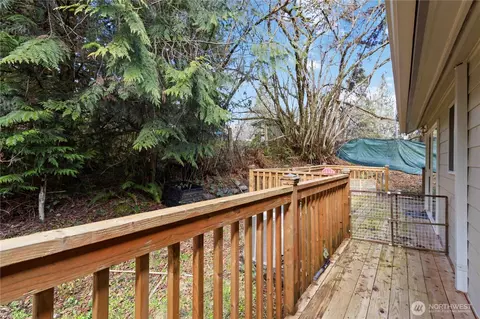 Exterior - 421 Mcadams Rd E, Longview, WA 98632 photo 2 of 5