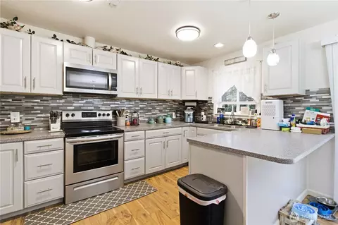 Kitchen - 421 Mcadams Rd E, Longview, WA 98632 photo 1 of 4