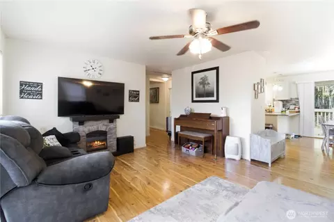 Living - 421 Mcadams Rd E, Longview, WA 98632 photo 1 of 4