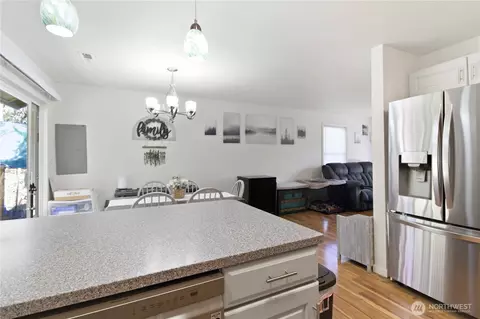 Kitchen - 421 Mcadams Rd E, Longview, WA 98632 photo 3 of 4